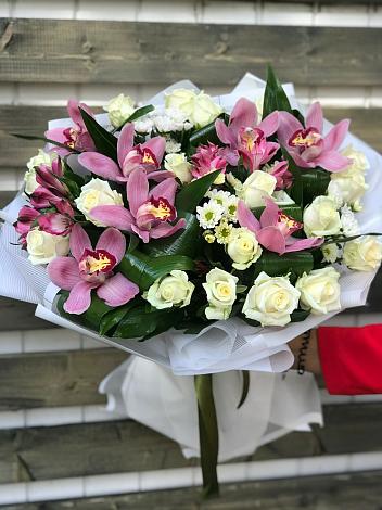 Букет цветов из: Розы и Хризантемы в Кобяково
