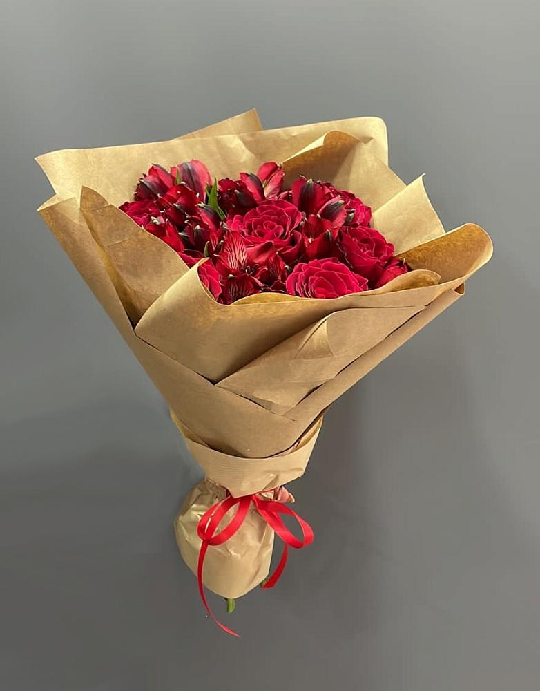 Букет цветов из: Альстромерии и Розы в Кобяково