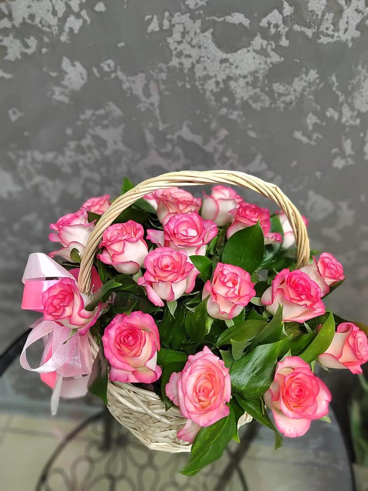 Цветочная композиция из Розы в корзине в Кобяково