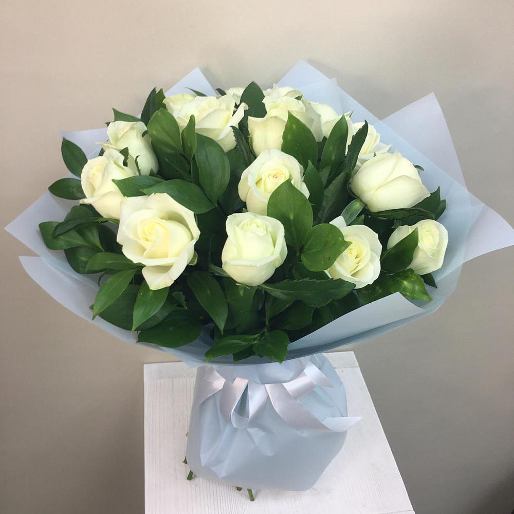 Букет 15 Белых роз Проуд в Кобяково