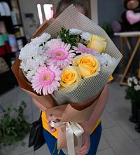 Букет цветов из:  Герберы, Розы и Хризантемы в Кобяково