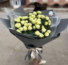 Букет Белые кустовые розы Солинеро в Кобяково