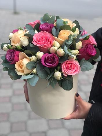 Цветочная композиция из Розы в шляпной коробке в Кобяково