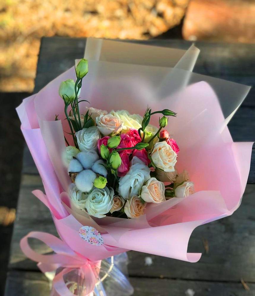 Букет цветов из: Розы и Лизиантусы в Кобяково