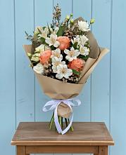 Букет цветов из:  Альстромерии, Лизиантусы, Розы и Хризантемы #REPLACE_PRED# Кобяково