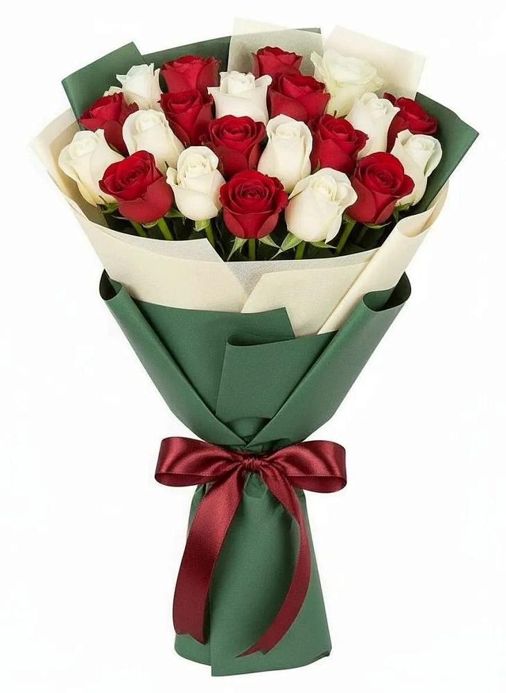 Букет Микс из красных и белых роз в Кобяково