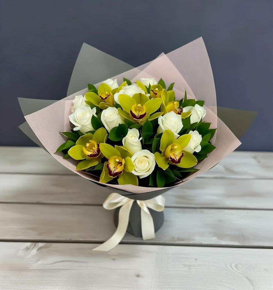 Букет цветов из: Орхидеи и Розы в Кобяково