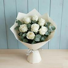 Букет Белые розы в Эвкалипте в Кобяково
