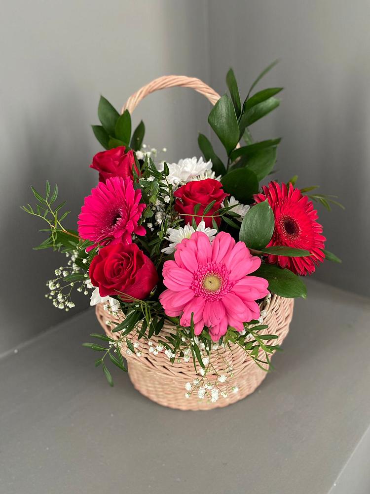 Цветочная композиция из Розы, Хризантемы и Герберы в корзине в Кобяково