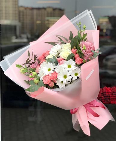 Букет цветов из: Розы, Лизиантусы и Хризантемы в Кобяково