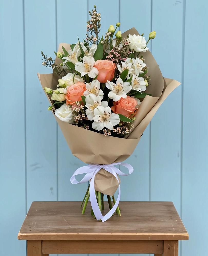 Букет цветов из: Альстромерии, Лизиантусы, Розы и Хризантемы в Кобяково