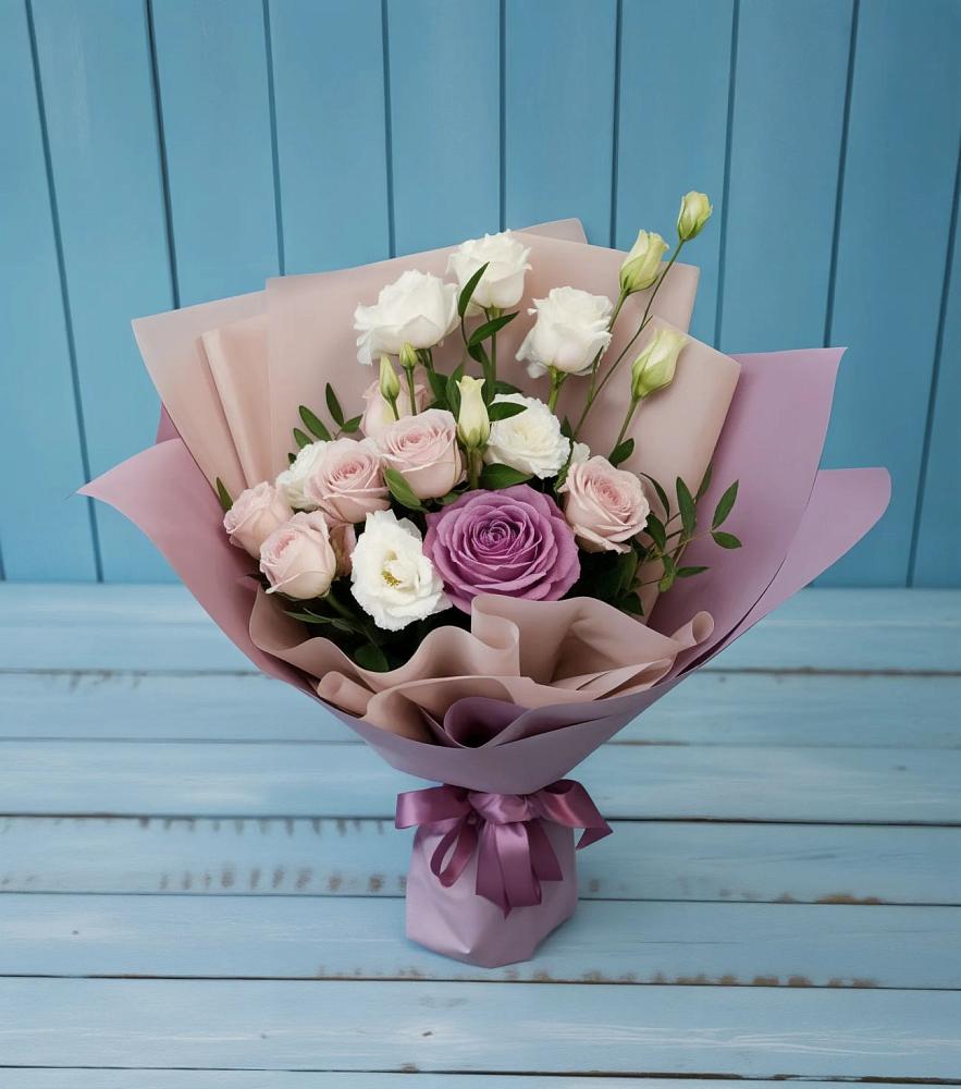 Букет цветов из: Розы и Лизиантусы в Кобяково